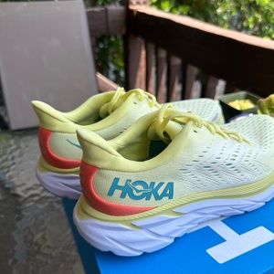 New! HOKA One One Clifton 8 in Yellow Pear / Sweet Corn